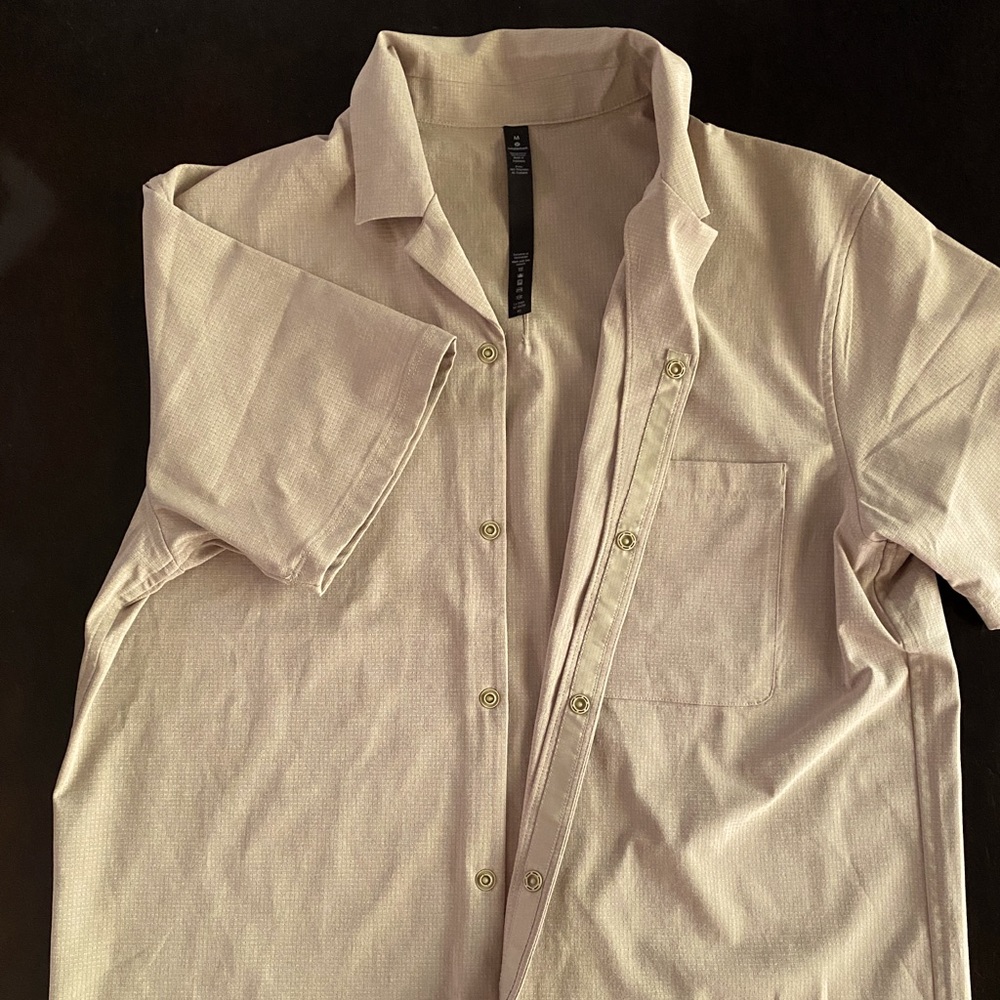 ***Lululemon*** MENS Short Sleeved Dress Shirt